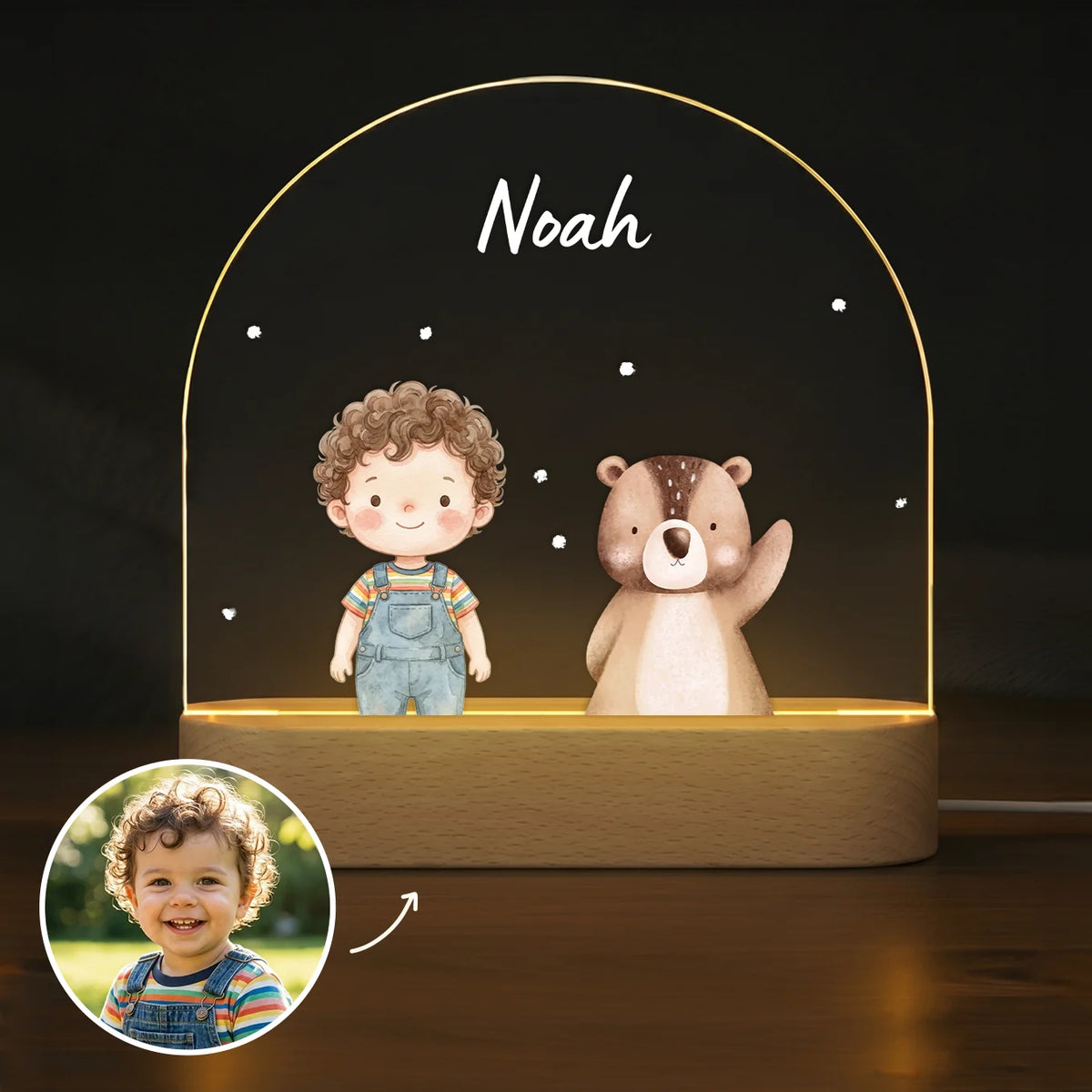 Personalisiertes Nachtlicht „Lieblingstiere“ als Geschenk für Kinder: Kind mit Bär als Figuren, Namen und Fotokreis – Bo & Birdie