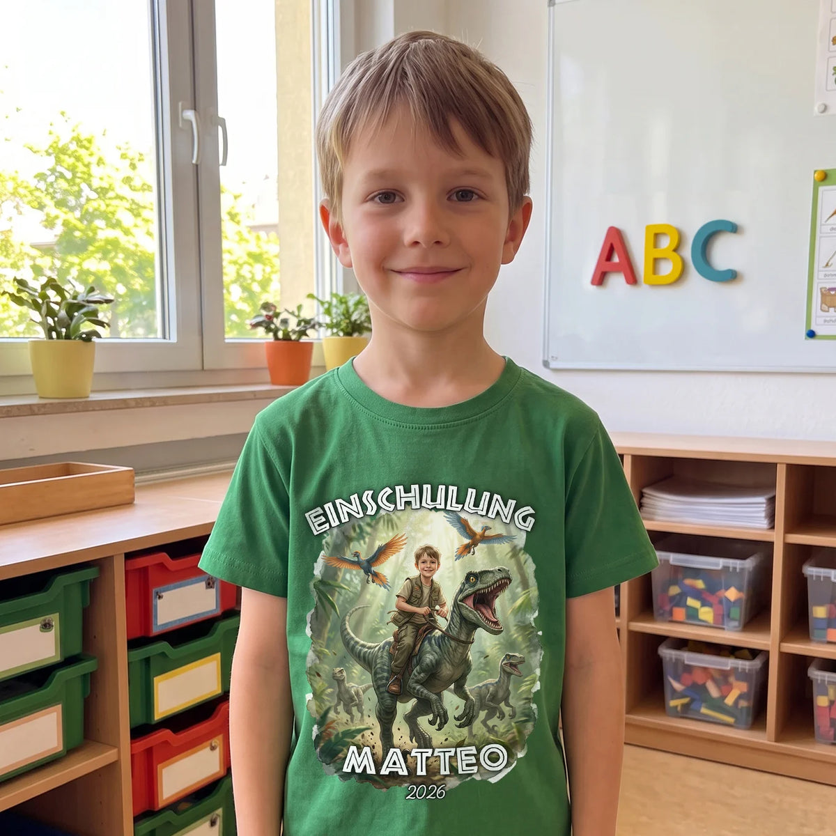 Personalisiertes T-Shirt "Schulkind Dino"