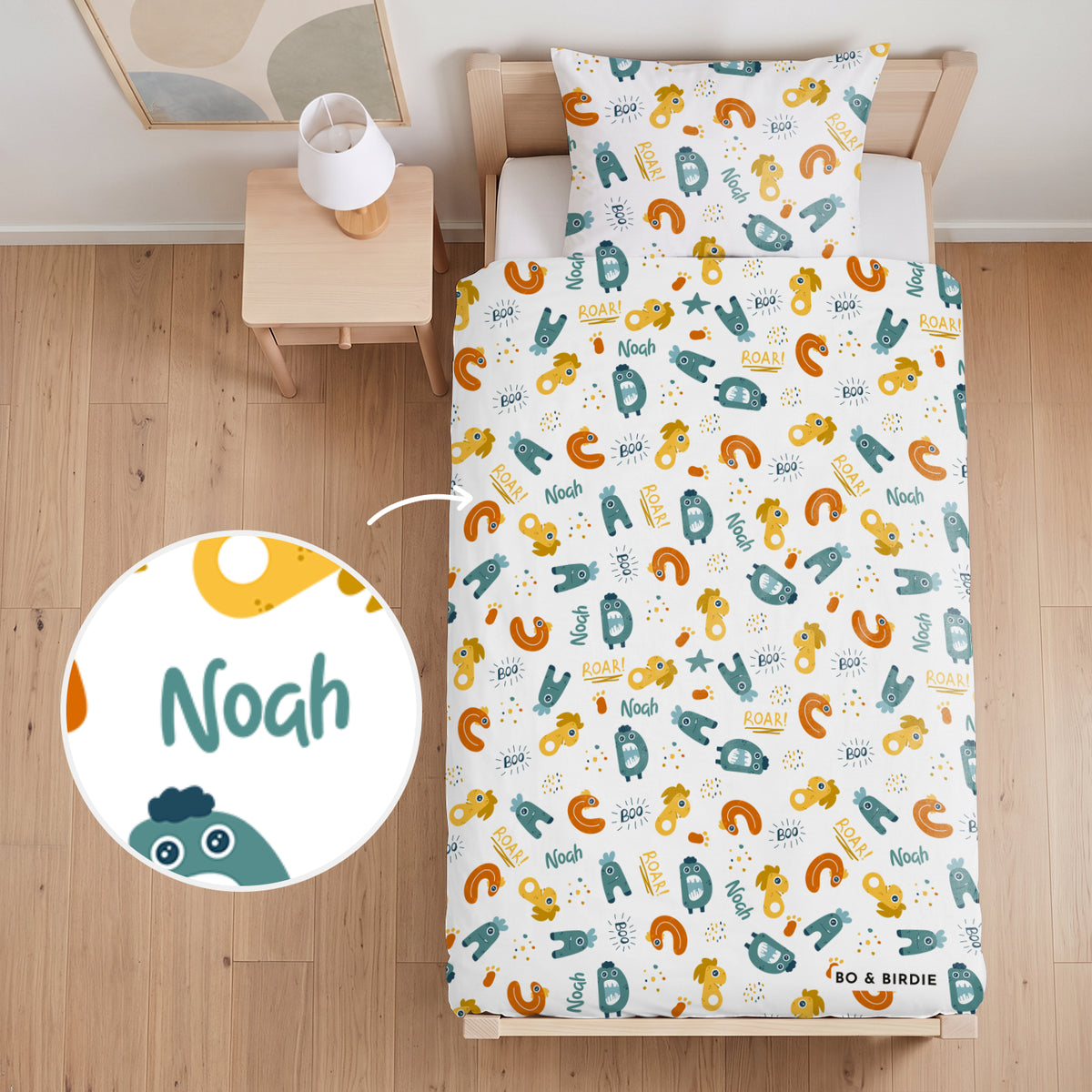 Personalisierte Kinderbettwäsche Monster mit Name, bunte kleine Monster auf Weiß – Bo & Birdie