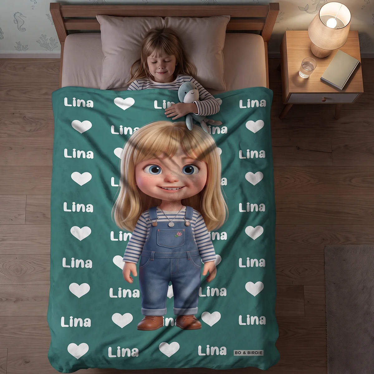 Mädchen im Bett unter der grünen Decke mit ihrer Cartoon-Figur und Namen Lina