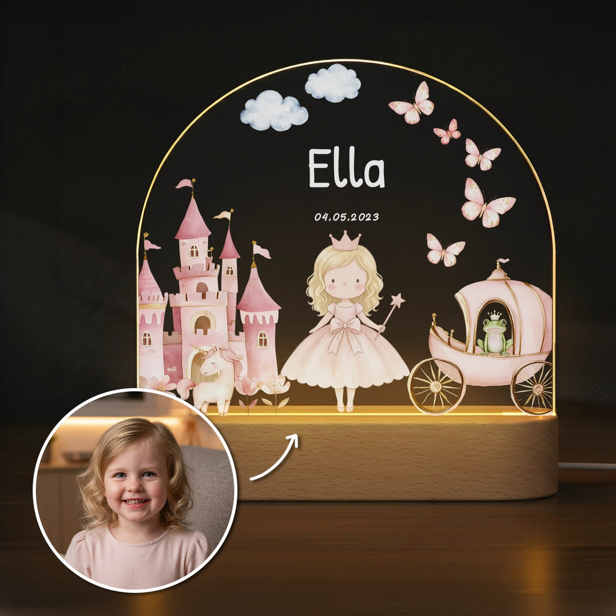 Personalisiertes Nachtlicht „Wunschprinzessin Foto“ als Geschenk für Mädchen: Prinzessin nach Kinderfoto mit Schloss, Kutsche, Namen und Datum – Bo & Birdie